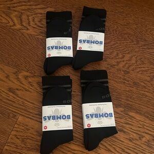 Bombas mid socks (4 count) Black Medium
You get 4 pairs of socks.